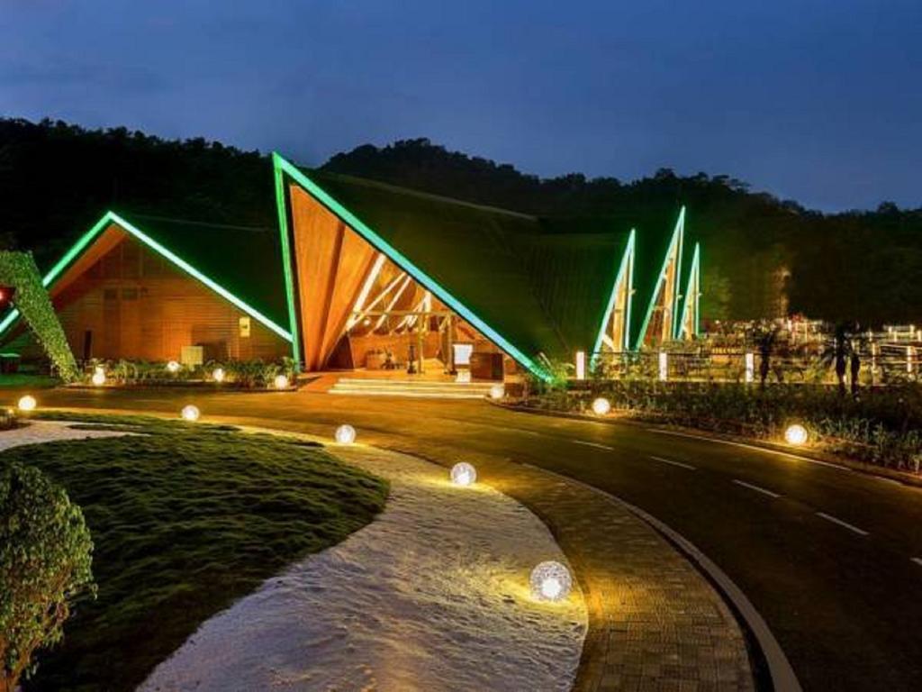 Aamby Valley City Lonavala Exterior photo The resort at night