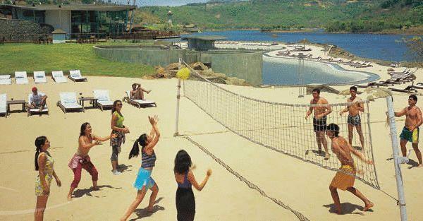 Aamby Valley City Lonavala Exterior photo Beach volleyball at Lake Cascade